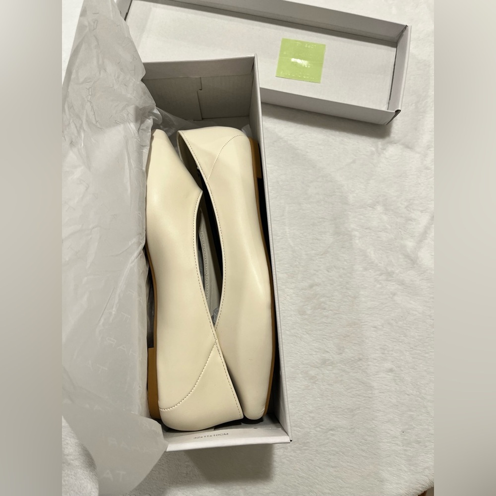 NIB Tahari Paris Ivory Vegan Pointed Toe Flats - Size 7 - Picture 5 of 6